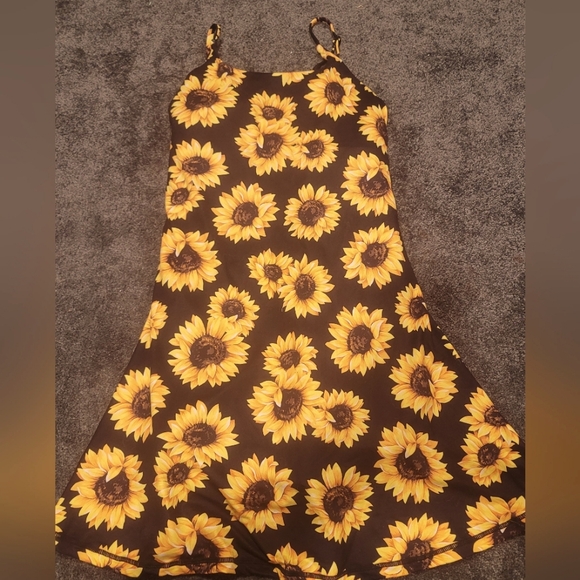 CVG Limitlesss Dress - Picture 1 of 5